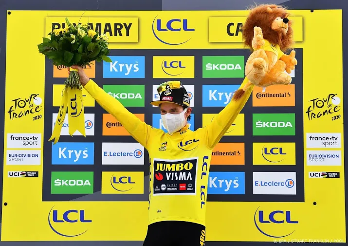 klassementsleider roglic viert sloveense dag in tour