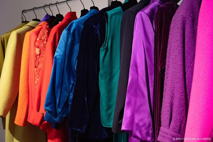 kleding saint laurent deneuve naar delden
