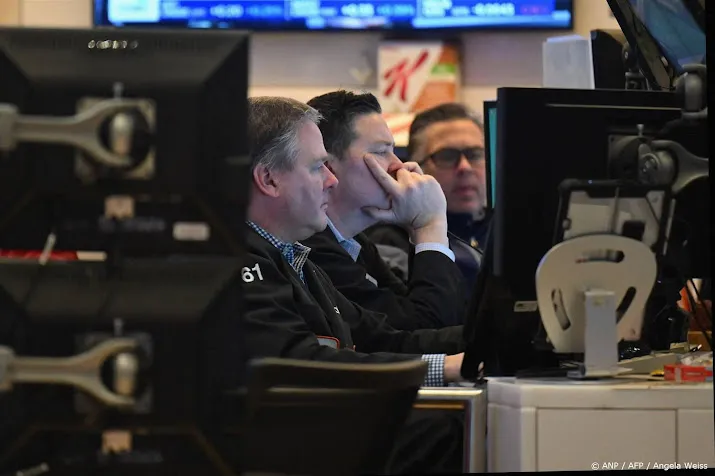 kleine koerswinsten op afwachtend wall street