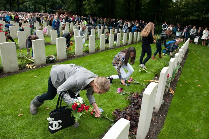 kletsnatte herdenking oosterbeek drukbezocht