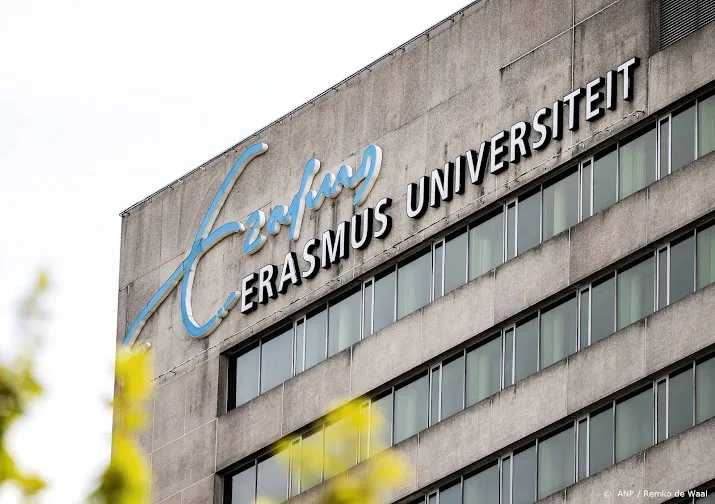 klimaatactivisten bezetten gebouw erasmus universiteit rotterdam