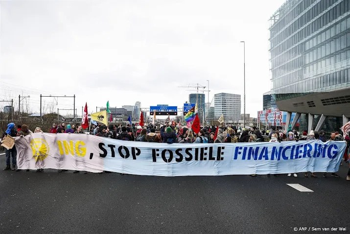 klimaatactivisten blokkeren a10 in amsterdam