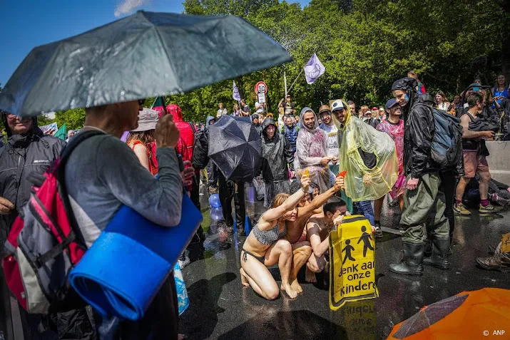 klimaatactivisten niet welkom op a12 maar ook niet op malieveld