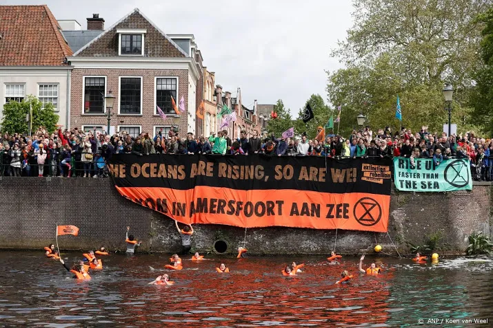 klimaatactivisten op de kade in amersfoort