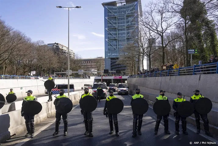 klimaatactivisten weer a12 op om einde fossiele subsidie te eisen
