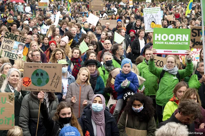 klimaatbetogers joelen kamerlid d66 uit juichen voor gl en pvdd