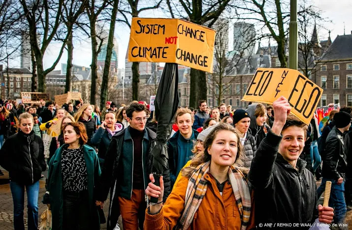 klimaatstakers de straat op in den haag