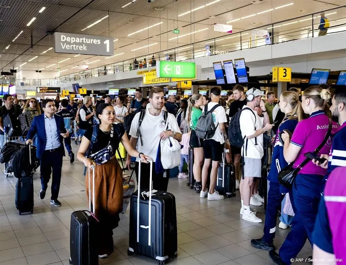 klm biedt alle gedupeerde reizigers omboekingsvoorstel na storing
