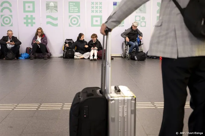 klm en transavia druk met omboeken reizigers schiphol na storm