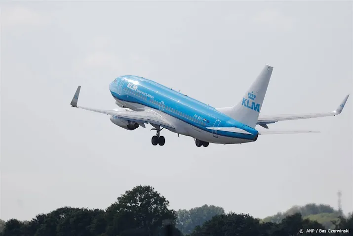 klm rekent op 17 dagelijkse vluchten minder door krimp schiphol