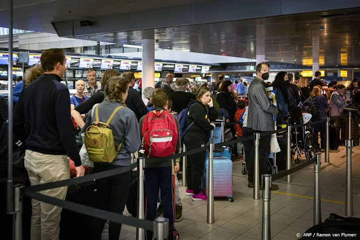 klm schrapt dit weekend zeker tientallen vluchten vanwege drukte