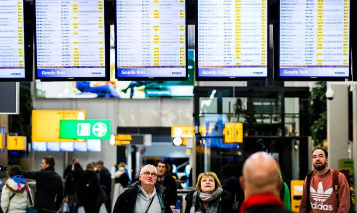 klm schrapt honderd retourvluchten om storm