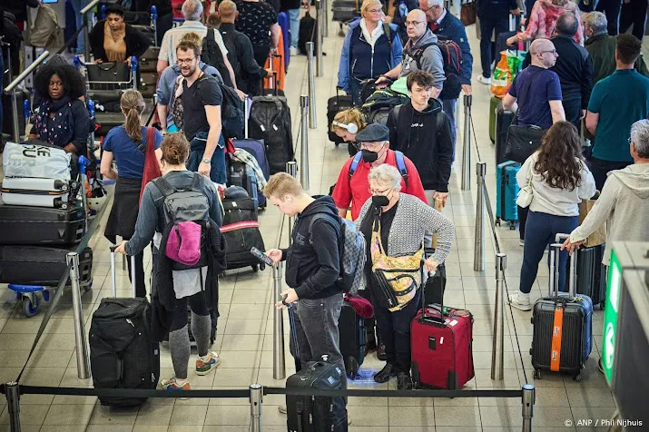 klm vrijwel alle gestrande passagiers op bestemming of omgeboekt