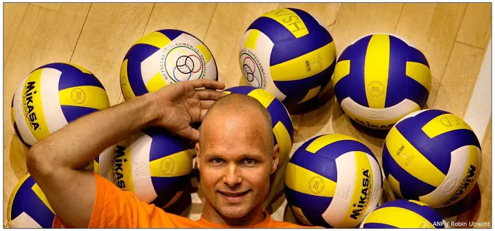 klok assistent coach bij volleybalsters