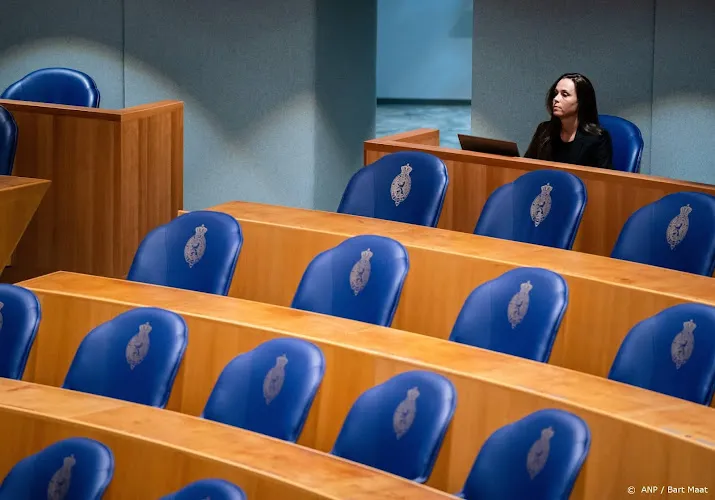klokkenluider nog een vrouw naar politie om dansleraar