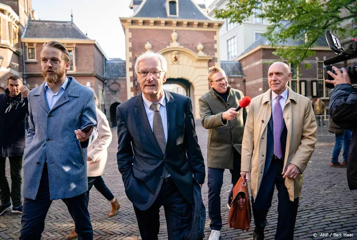 knapen nog geen kabinetsbesluit over aantal op te nemen afghanen