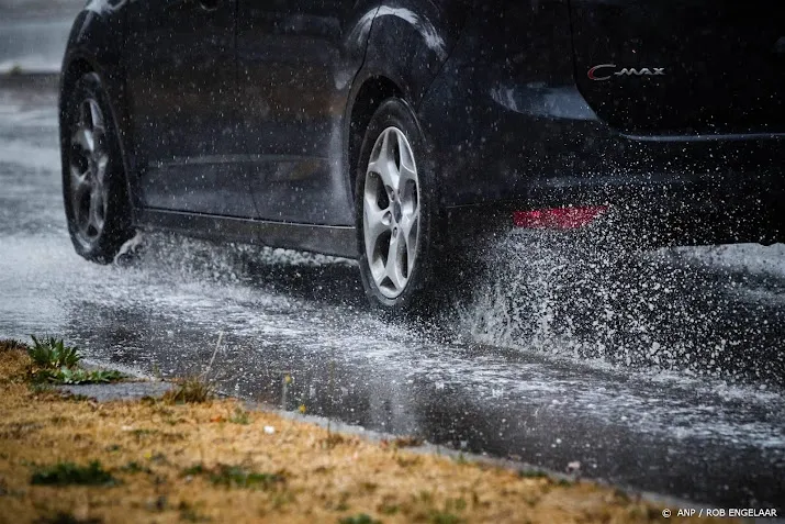 knmi dinsdagmiddag in hele land code geel vanwege onweer