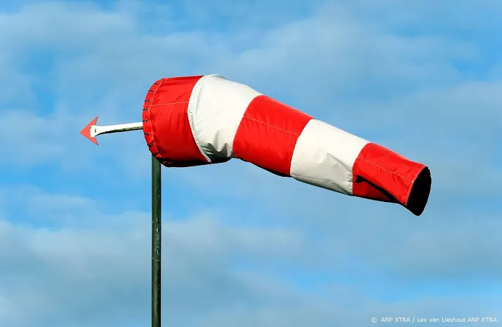 knmi zaterdagavond en zondag kans op zware windstoten