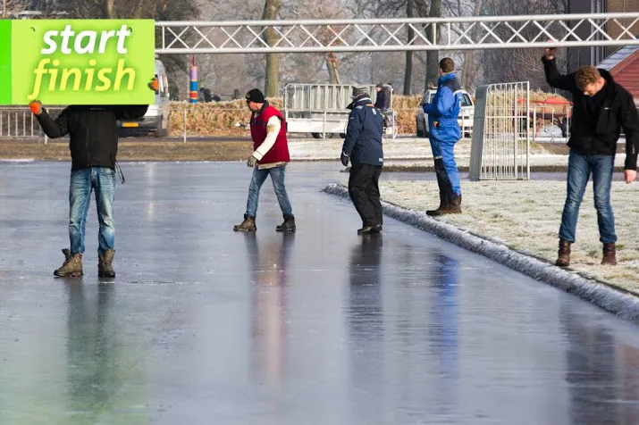 knsb eerste marathon op natuurijs nabij