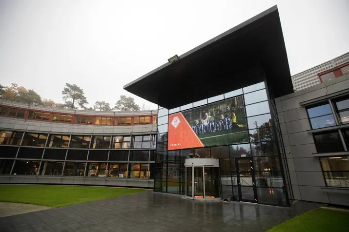 knvb royeert zaalvoetbalclub t knooppunt