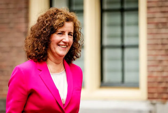 knvb staat open voor gesprek met minister
