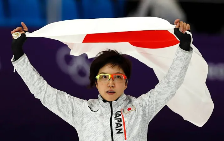 kodaira wint goud op 500 m ter mors zesde