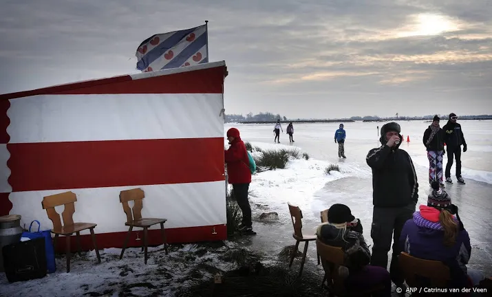 koek en zopie mag bij natuurijsbaan schaatsen in groepjes niet
