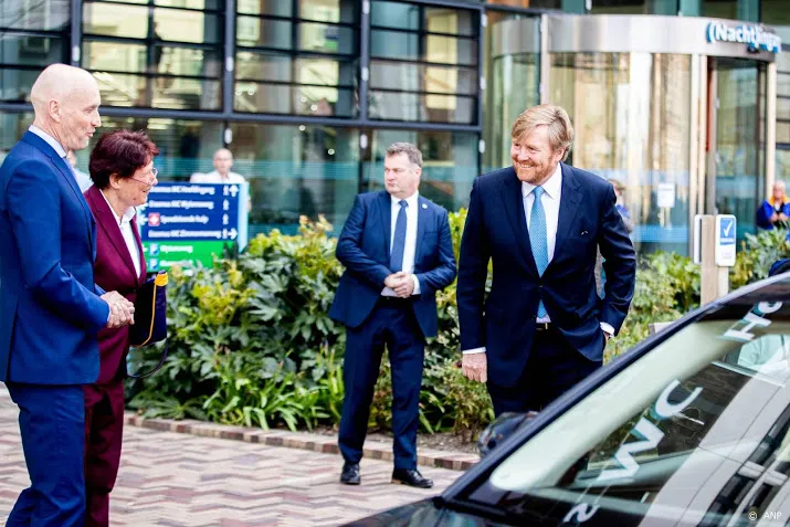 koning bezoekt lcps in erasmus mc