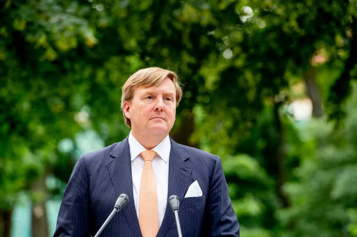 koning bezoekt nederlandse militairen in litouwen