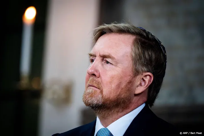 koning bij holocaustmuseum ontvangen met boegeroep