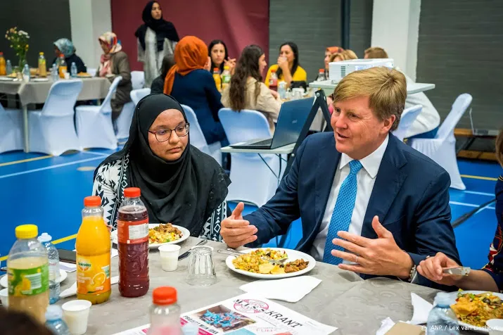 koning bij iftarmaaltijd in den haag