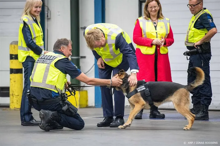 koning hoort over drugsvangst ontzettend goed werk van douane