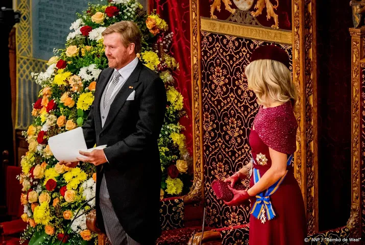 koning houdt troonrede in grote kerk in den haag