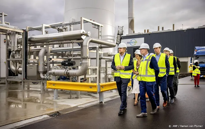 koning neemt eerste bio lng installatie in nederland in gebruik