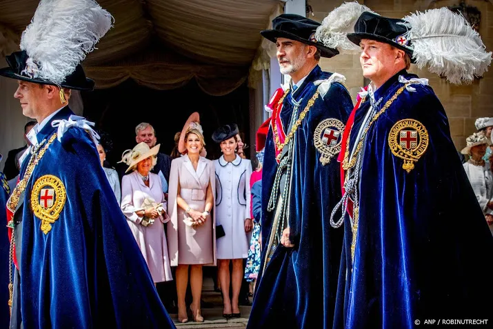 koning nu echt ridder in orde van kousenband