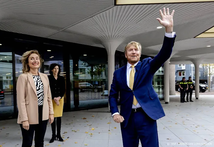 koning positief verrast door nieuwe tweede kamergebouw