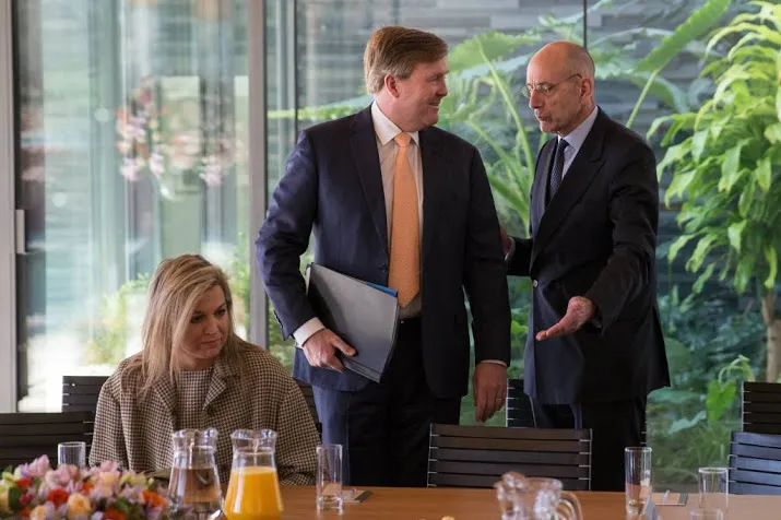 koning praat in peking over mensenrechten