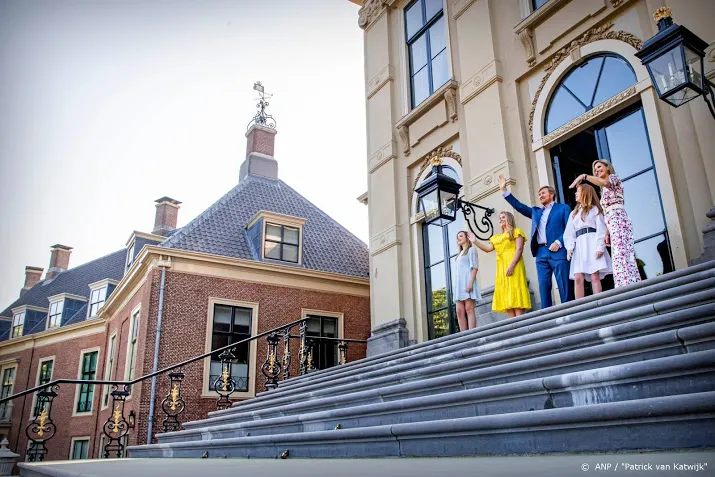 koning verheugt zich op lezen brieven van kinderen