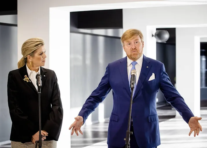 koning wil niet zeggen of hij naar wk voetbal in qatar gaat