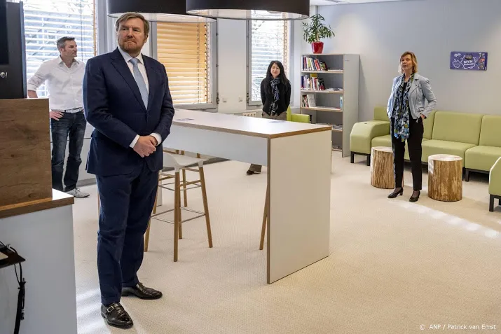 koning willem alexander bedankt rivm voor gigantische inzet