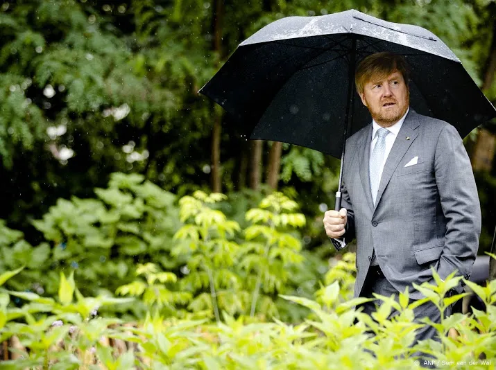 koning willem alexander betuigt steun aan limburg