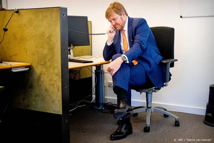 koning willem alexander bezoekt hulpverleners tilburg