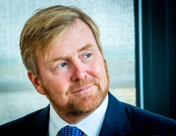 koning willem alexander bezoekt legerkorps in duitsland