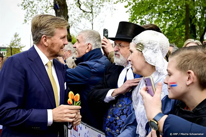 koning willem alexander dankbaar dat iedereen weer aanwezig is