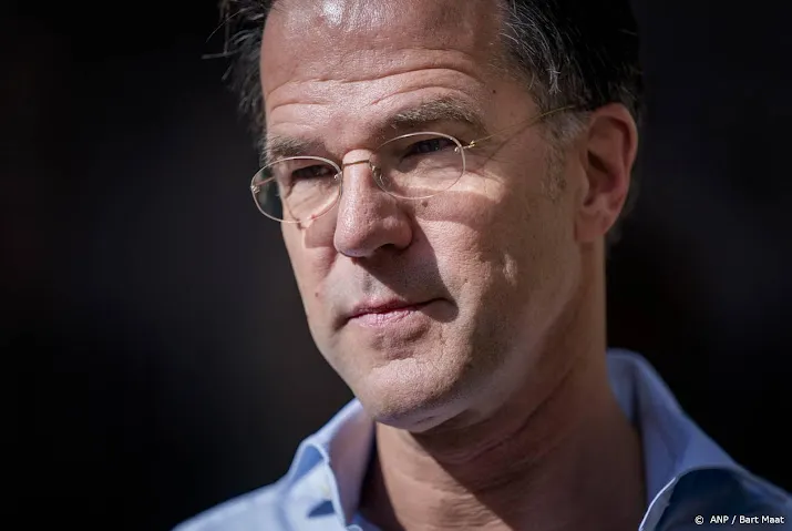 koningin elizabeth in gebeden rutte om zorgelijke gezondheid