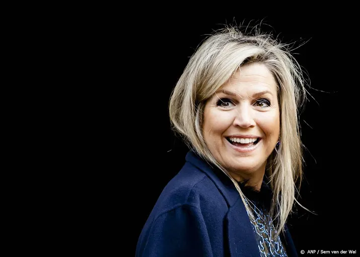 koningin maxima hoort verhalen over armoede aan in nijkerk