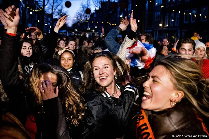 koningsdag feestend ingeluid meerdere locaties waren vol