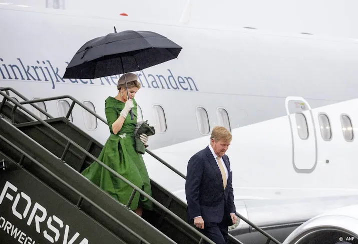 koningspaar aangekomen in noorwegen voor staatsbezoek
