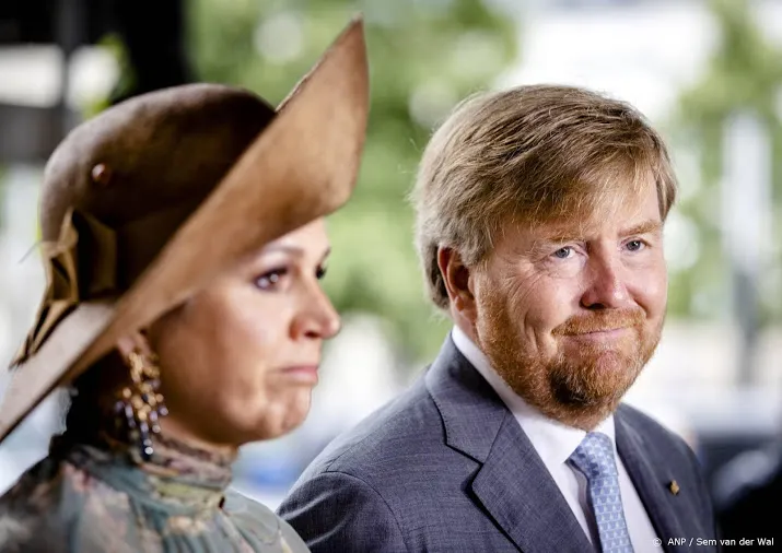 koningspaar boos en hulpeloos door de aanslag op de vries