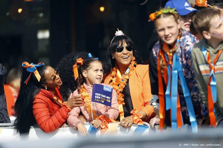 koningspaar en prinsessen aangekomen in maastricht